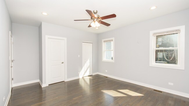 Building Photo - 1619 N Maplewood Ave