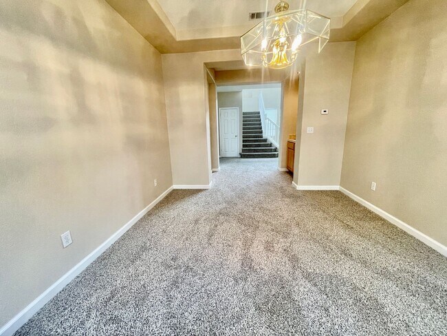 Foto del edificio - 5 Bed, 4 bath home ready to go ! OCCUPIED ...