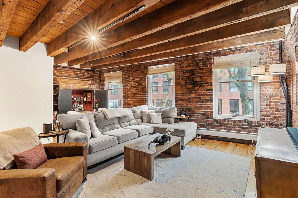 Foto principal - 158 Commercial St