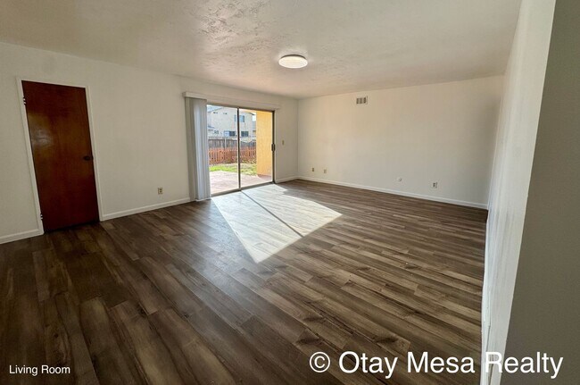 Building Photo - Spacious 3BR Home with Garden Beds & Pet-F...