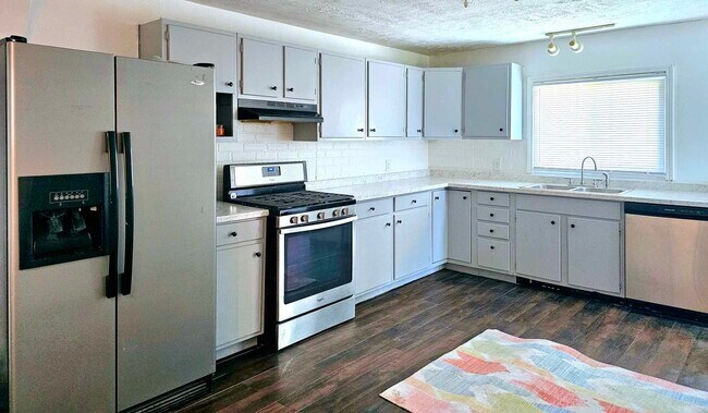 Foto del edificio - 1160 E Pine Hill Ave