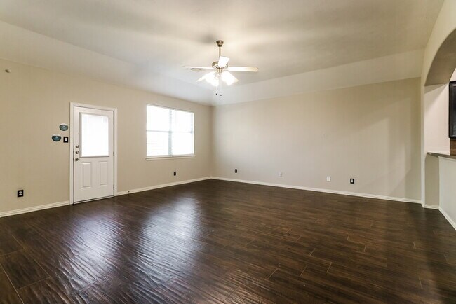 Foto del edificio - 5107 Light Bluff Ct