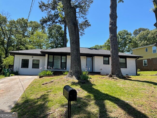 Building Photo - 2597 Glenvalley Dr