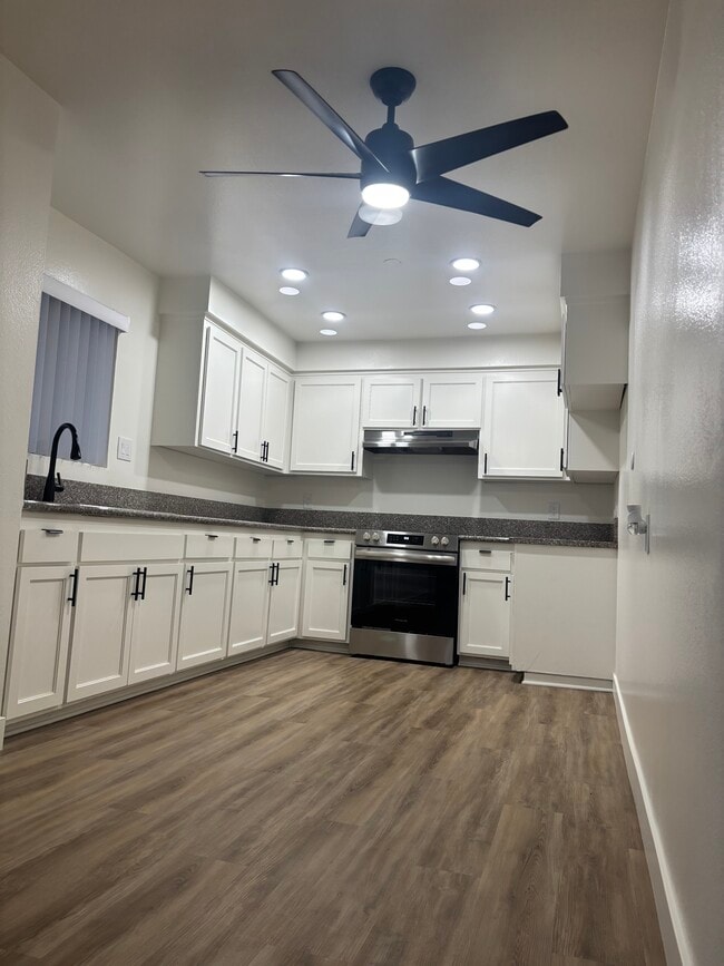 Cocina E4 - Park Royal Apartments