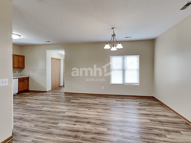 Foto del edificio - 1893 Sandy Lake Dr