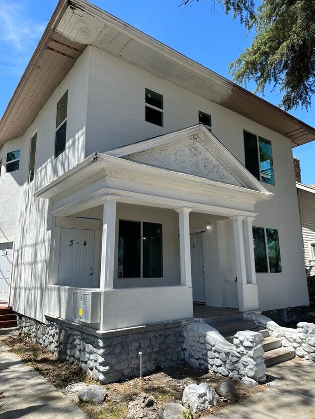 Primary Photo - 555 North La Cadena Drive, Unit 1