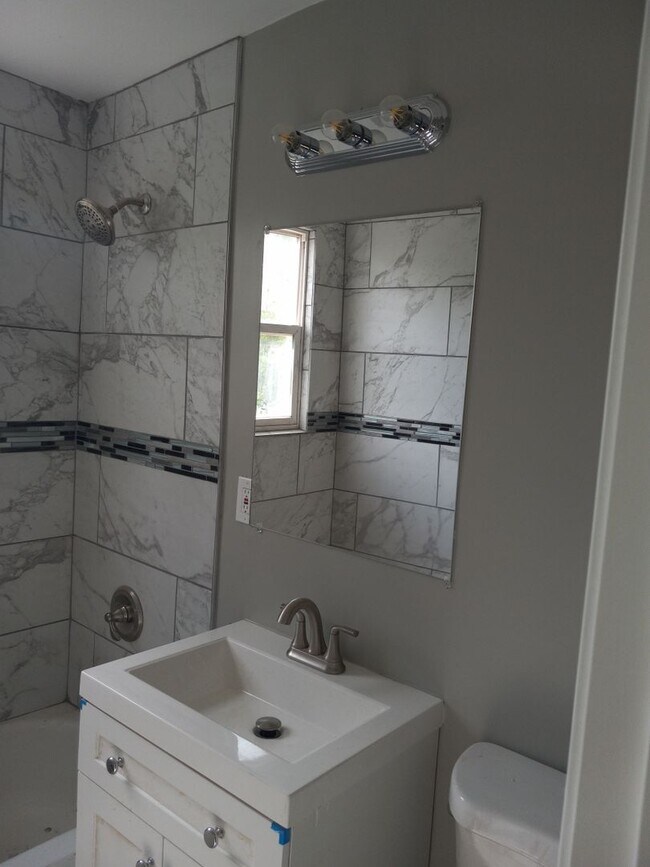 Foto del edificio - Beautifully Renovated 3-Bedroom Home in Gary