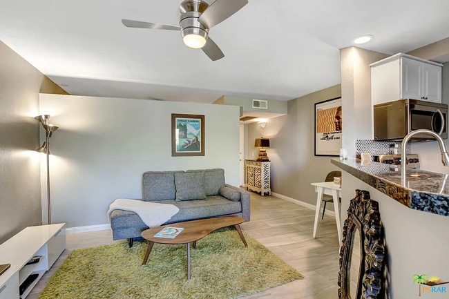 Building Photo - Charming Furnished 1-Bedroom Condo with Mo...