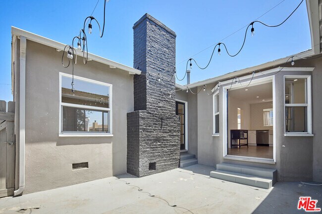 Building Photo - 2904 W 81st St