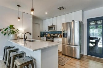 Building Photo - 748 Wales Way