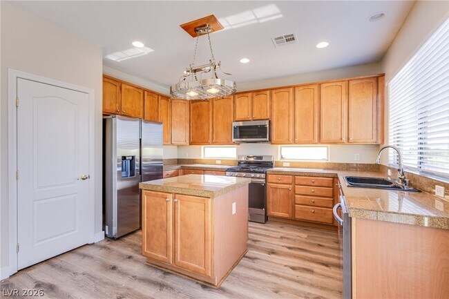 Foto del edificio - 9017 Picket Fence Ave