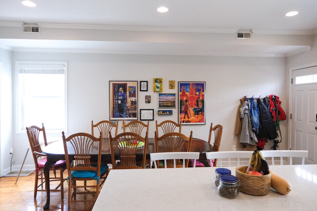 Dining room - 655 16th St NE