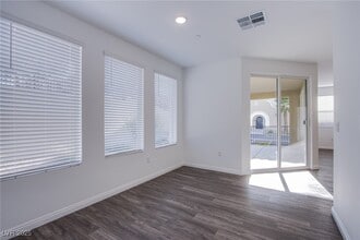 Building Photo - 2555 Hampton Rd