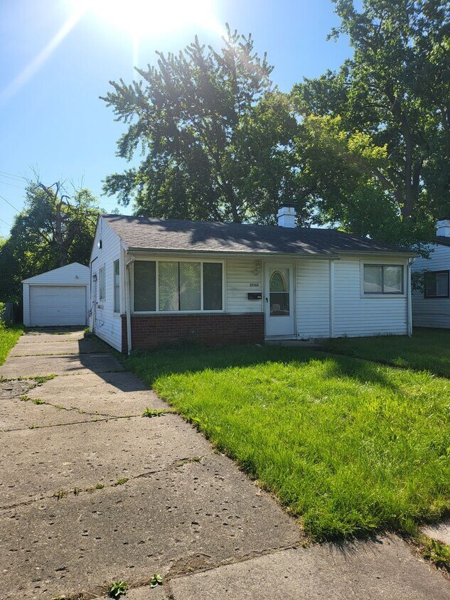 Primary Photo - 2 bedroom ranch $1150