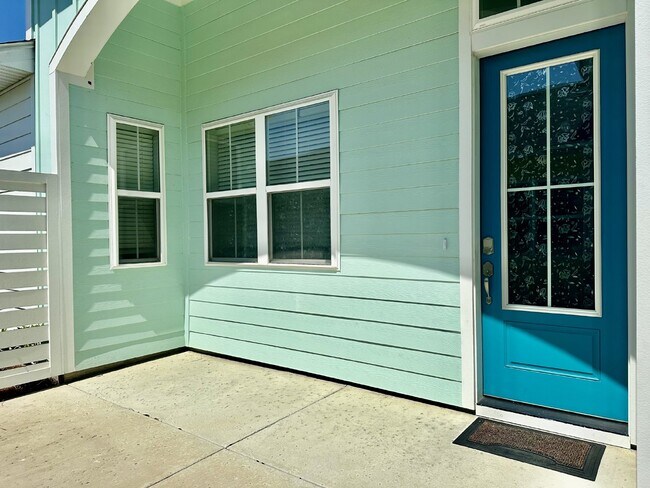 Building Photo - Beautiful Fully Furnished Two Bedroom Home...