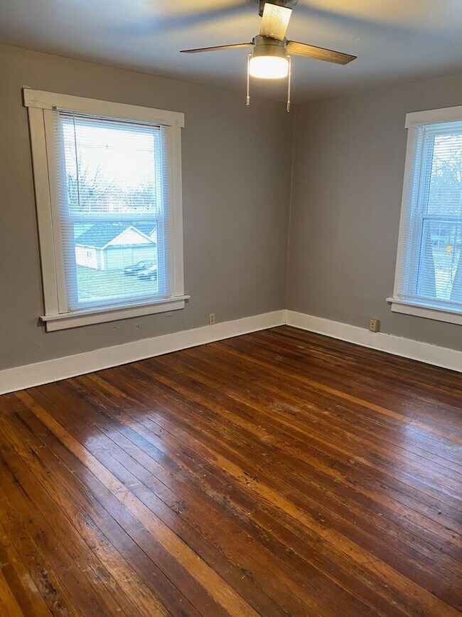 Foto del edificio - 301 W Eureka St