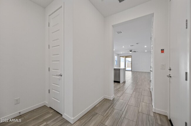 Building Photo - 16551 W Charlotte Dr