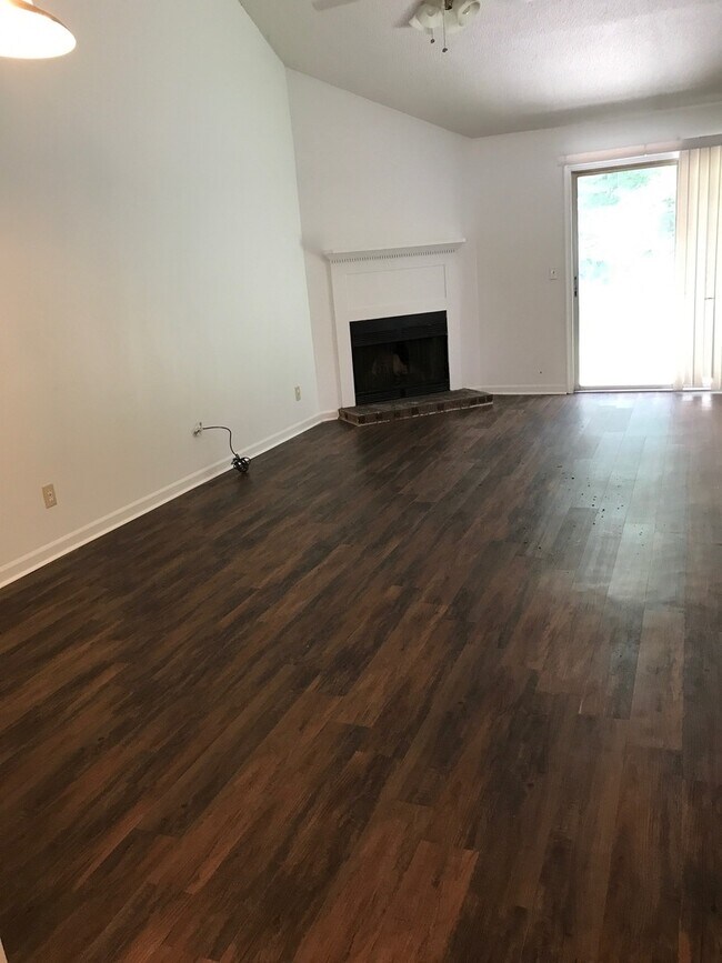 Foto del edificio - Single Story Duplex