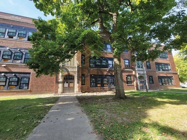 Foto del edificio - 1030 S Holmes St