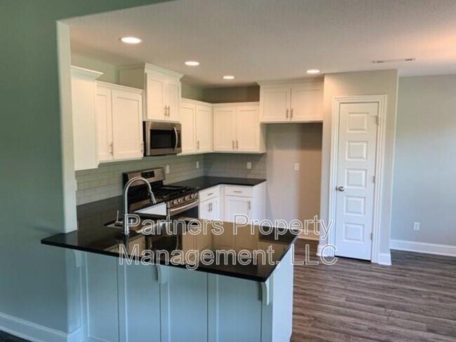 Photo - 1521 N Dawes St House