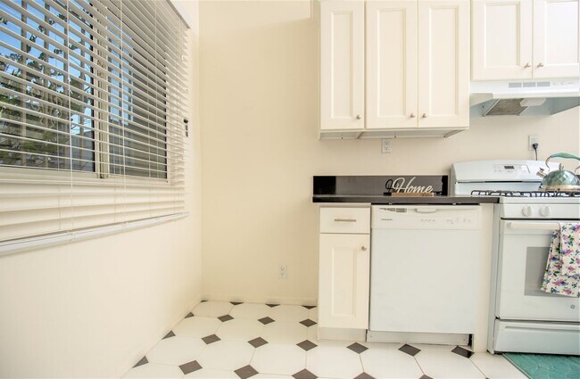 Building Photo - Don Carlos Apartments