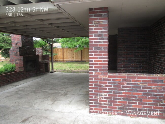 Building Photo - **PENDING APP**Cute 3 Bed 1 Bath home in P...