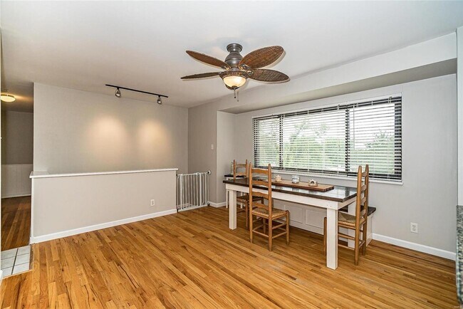 Building Photo - 805 Rockhurst Dr