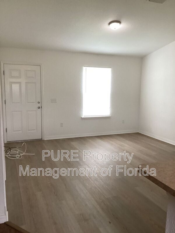 Building Photo - 517 Marion Oaks Manor
