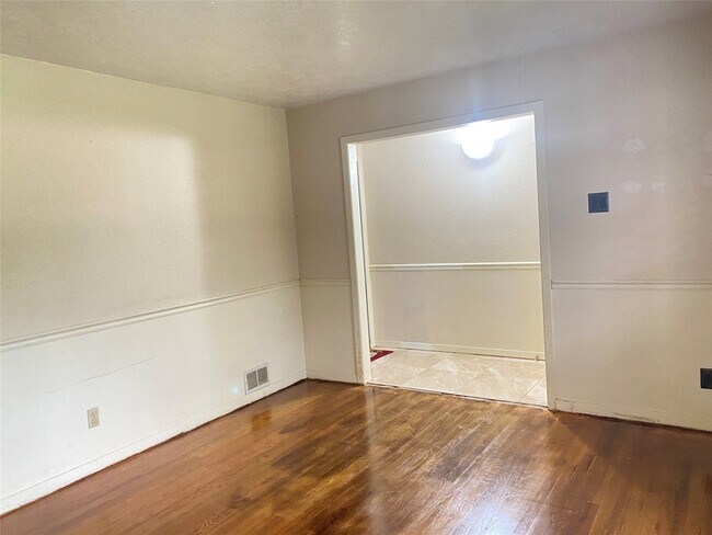 Building Photo - 2609 Raspberry Ln