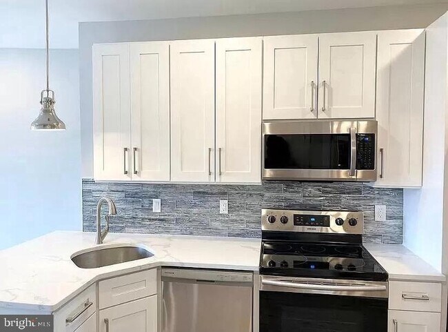 Foto del edificio - 2425 Frankford Ave