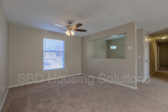 Foto del edificio - 1129 NE Bryco Dr