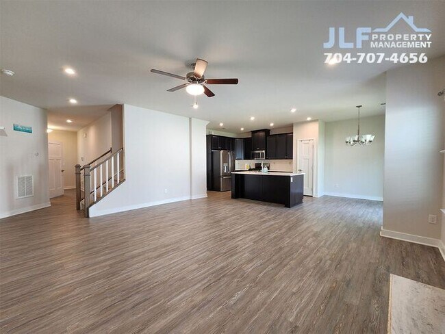 Foto del edificio - Beautiful 3 Bed/2.5 Bath Townhome in Excel...