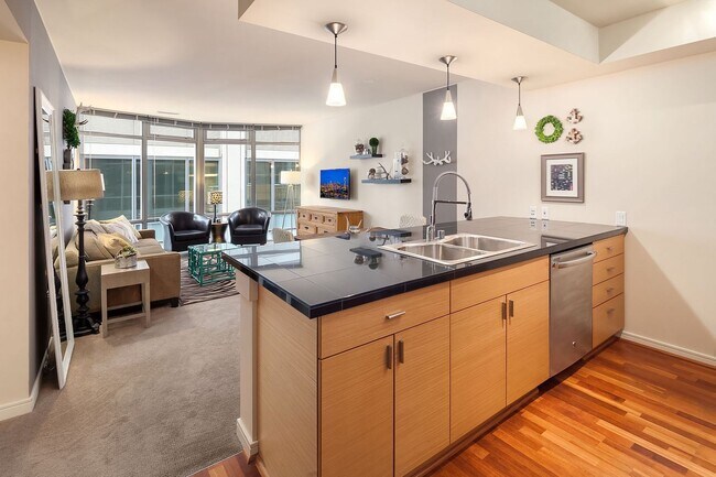 Foto del edificio - Cosmopolitan Condominiums ~ South Lake Union