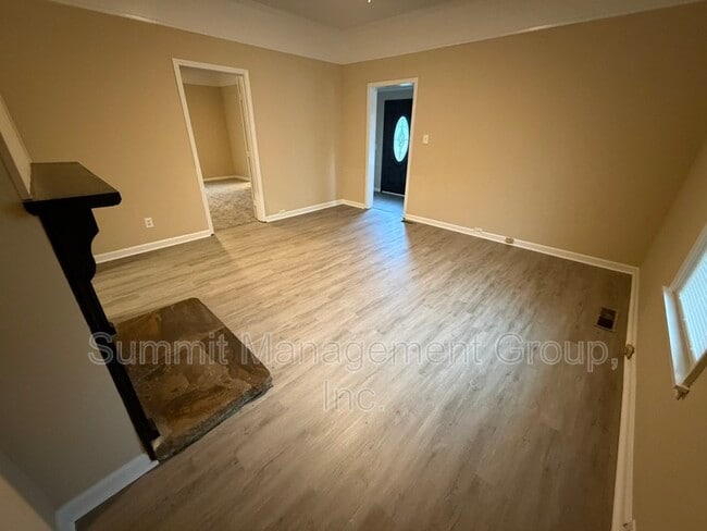 Building Photo - 34 Ivy St