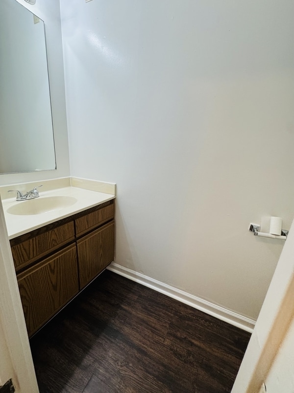 Building Photo - 1323 E 10th St