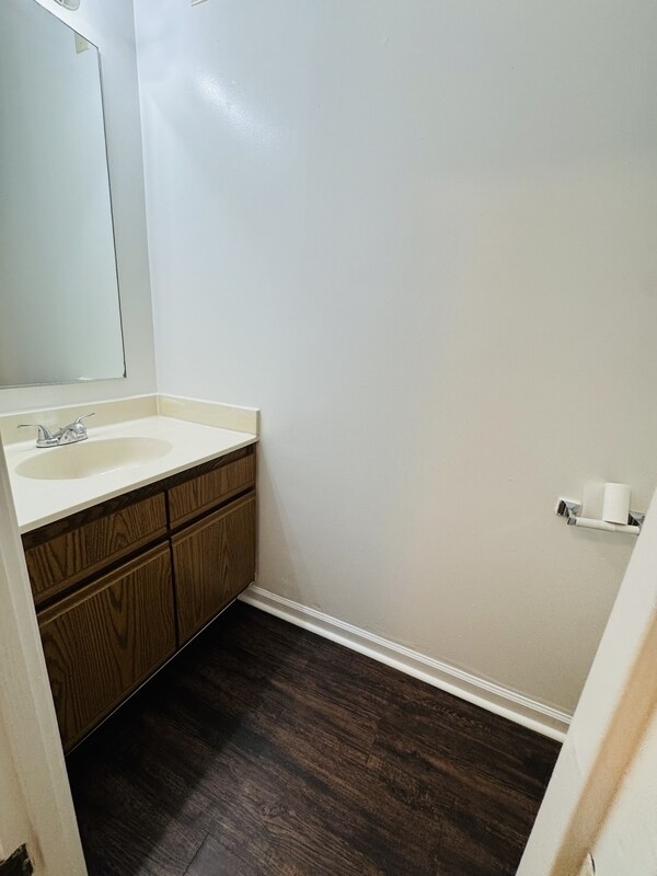 Foto del edificio - 1323 E 10th St