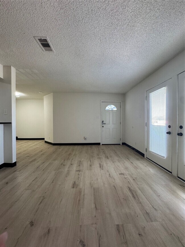 Foto del edificio - 1319 Brenda Ln