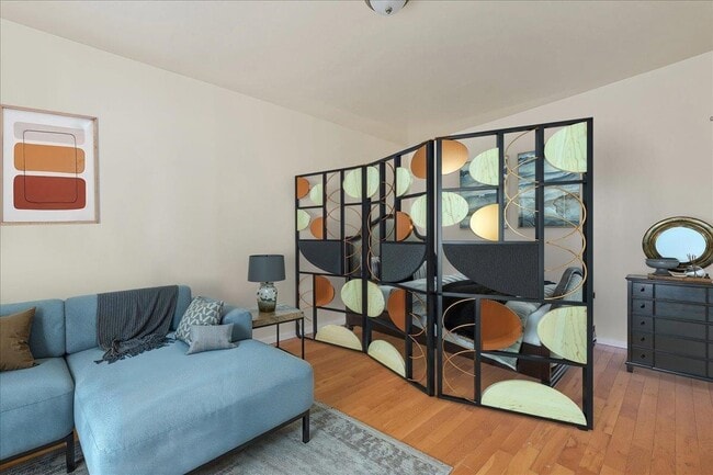Foto del edificio - 73 Winfield Ave