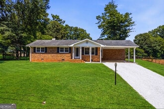 Building Photo - 3940 Hubert Dr