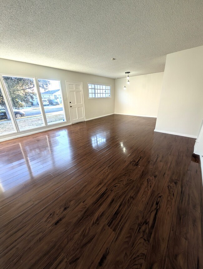 Foto del edificio - 3430 W 227th St