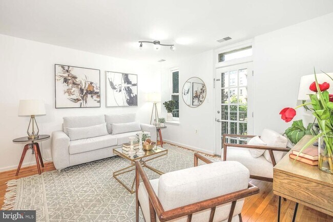 Foto del edificio - 1308 Clifton St NW