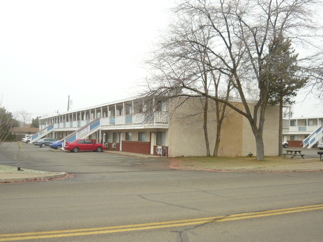 Primary Photo - Blue Agate Apartments