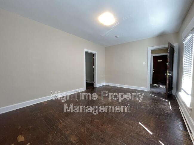 Building Photo - 48 E Franklin St