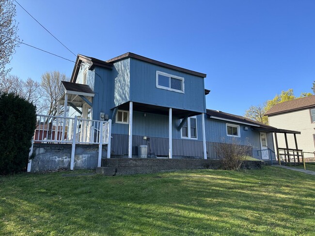 Foto del edificio - 2 Story Move In Ready Home in Oswego!