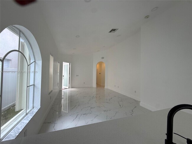 Foto del edificio - 3961 NE 11th Dr