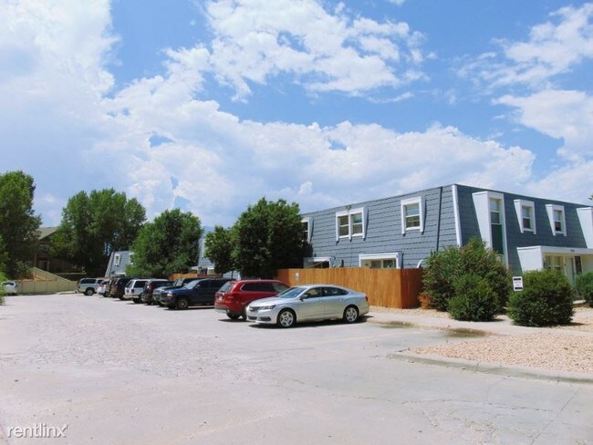 Building Photo - 3 br, 1.5 bath Townhome - 2445 Verde Dr # D