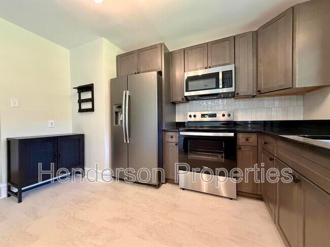 Foto del edificio - 6432 Woodland Cres