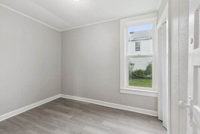 Building Photo - 336 Colburn St