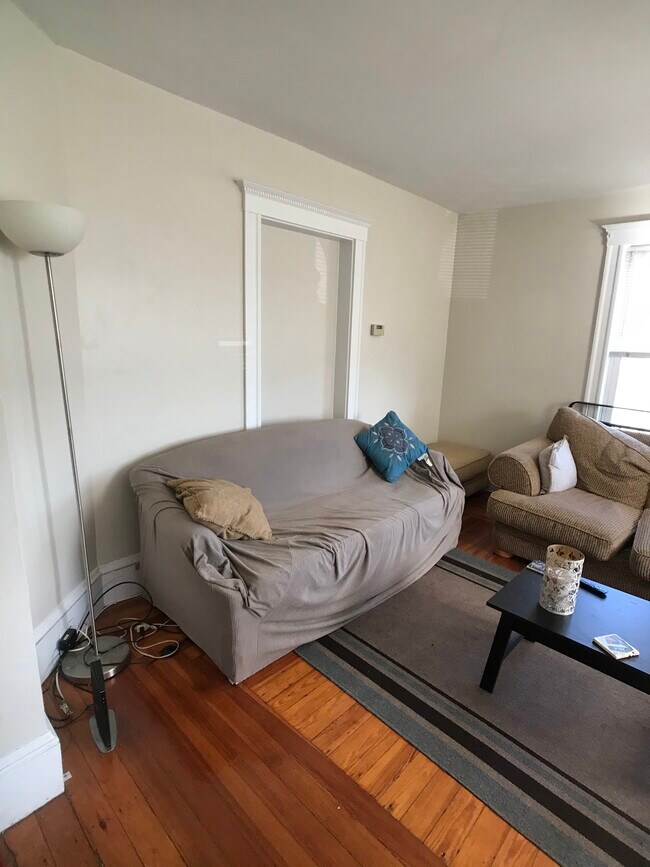 Foto del edificio - 7 University Ave