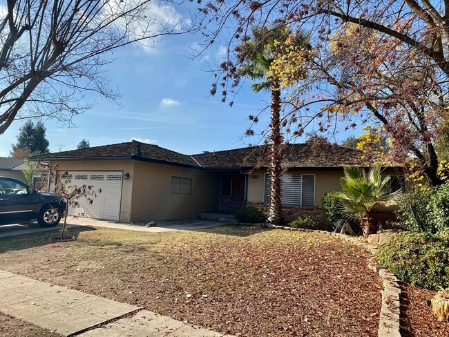 Building Photo - Spacious 3 Bedroom Fresno Home